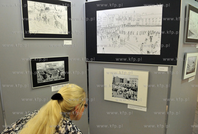 Wystawa w GCH Manhattan we Wrzeszczu. "Fotorysowanie....