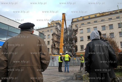 Wyburzanie dawnego Domu Towarowego PDT a obecnie Galerii...