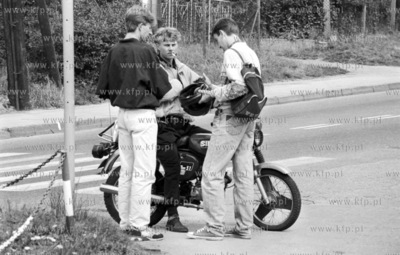 Spotkanie przy motorowerze marki Simson w Zukowie na...