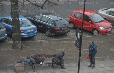 Jeden dzien z zycia na laweczce na ul. Podwale Staromiejskie...