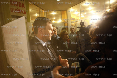 Sopot. Dom handlowy Monte. Mieszkancy Sopotu skladaja...