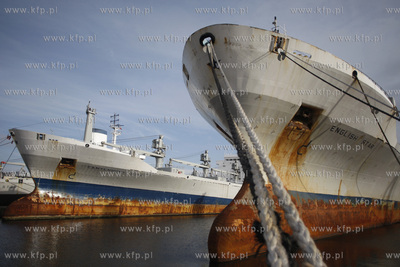 Gdynia. Stocznia Marynarki Wojennej. 28.10.2010 fot....