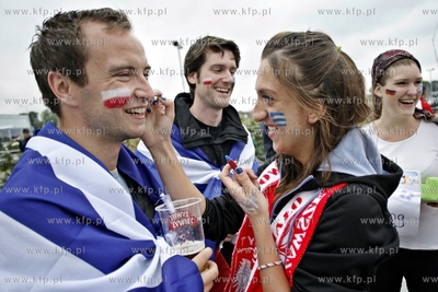 Gdansk Arena. Kibice wchodza na cwiecfinalowy mecz...