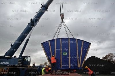 Port Gdanski. Basen weglowy. Rozladunek najciezszych...