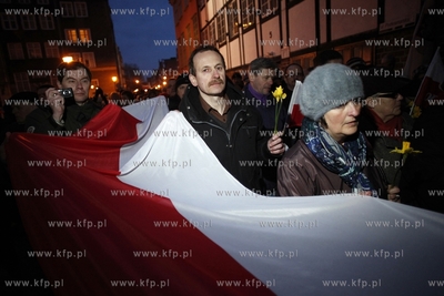Gdansk. Marsz pamieci ofiar katastrofy smolenskiej...