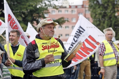 Gdansk. Demonstracja pracownikow firmy energetycznej...
