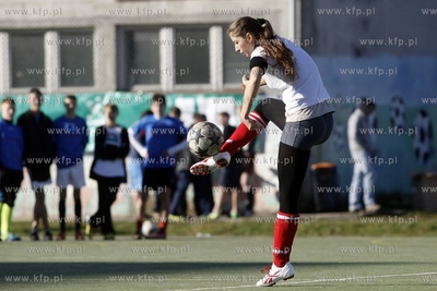 Gdansk Zaspa. Pilkarski turniej dzikich druzyn Do przerwy...