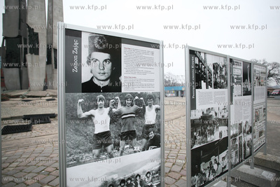 Gdansk. Plac Solidarnosci. Wystawa poswiecona wydarzeniom...
