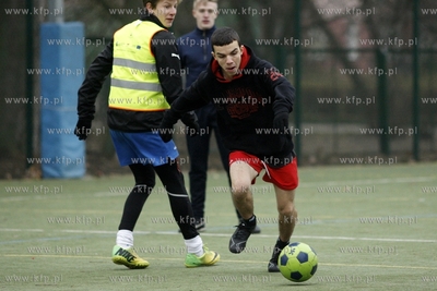 Gdansk Zaspa. Pilkarski turniej dzikich druzyn Do przerwy...