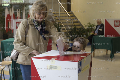 Wybory prezydenckie 2015.   Obwodowa Komisja Wyborcza...