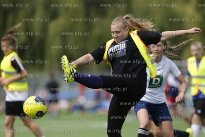 Gdansk Zaspa. Pilkarski turniej dzikich druzyn Do przerwy...