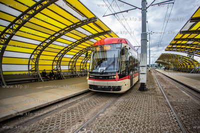 Tramwaj specialnej lini 60 uruchomionej przed meczem...
