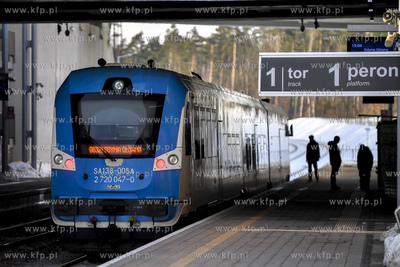 Pociąg spalinowy SA138-005 w okolicy przystanku PMK...