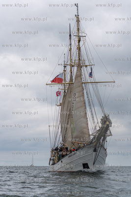 Zlot żaglowców Baltic Sail w Gdańsku. Parada jedostek...