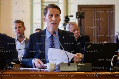 XII sesja Rady Miasta Gdańska. Nz. Kacper Płażyński....