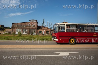 Gdańsk, ul, Popiełuszki. Zabytkowy autobus Ikarus...