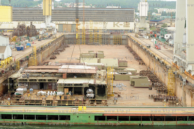 Port w Gdyni. Widok z promu Stena Baltica. n/z Stocznia...