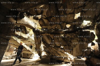 Westerplatte. Prace remontowe na terenie dawnych koszar...