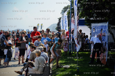 Gdynia. Bulwar nadmorski. Festyn PGNiG Bezpiecznie...