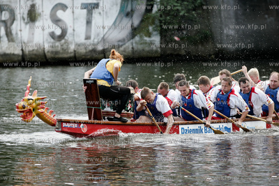Gdansk. Motlawa.VI Charytatywne Regaty Smoczych Lodzi...