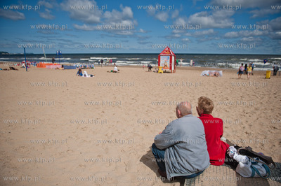 Gdansk. Czerwona flaga wywieszona na plazy w Jelitkowie...