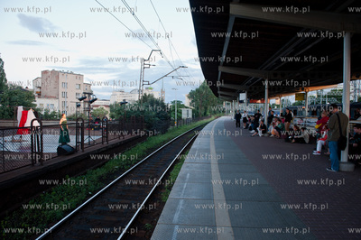 Gdynia. Dworzec Glowny PKP. Przedstawienie pt. ...i...