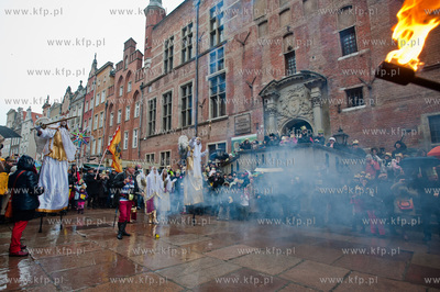 Gdansk. Orszak Trzech Kroli na ulicach Glownego Miasta....