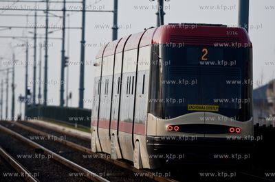 Gdansk. Tramwaj ZKM na Al. Vaclava Havla.
18.04.2013
fot....