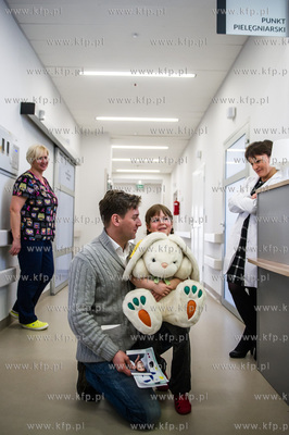 Gdansk. Aktor Rafal Krolikowski odwiedzil dzieci w...