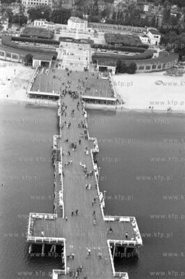 Molo w Sopocie z lotu ptaka. 3.07.1979 1lipiec79_z.kosycarz_p6...