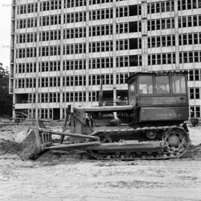 Budowa gmachu Zakładu Teorii AMG przy ulicy Dębinki...