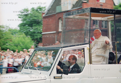 Papiez Jan Pawel II w Trojmiescie Nz. Przejazd Jana...