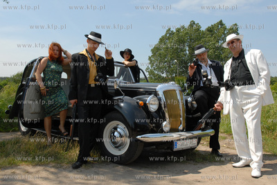 Na bardzo oryginalny pomysl zareklamowania swego zakladu...