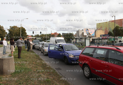 Karambol na ulicy Kartuskiej w Gdansku. Zderzylo sie...