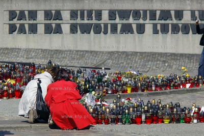 Transmisja uroczystosci pogrzebowych Pary Prezydenckiej,...