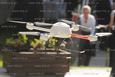 Bezzalogowy wielowirnikowy statek latajacy MD4- 200...