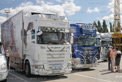 Promem linii FINNLINES przyplynely do gdynskiego portu...