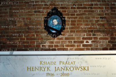 W bocznej nawie kosciola sw. Brygidy postawiony zostal...