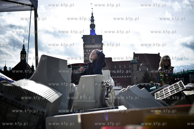 Akcja promocji segregowania smieci poparta mi. przez...