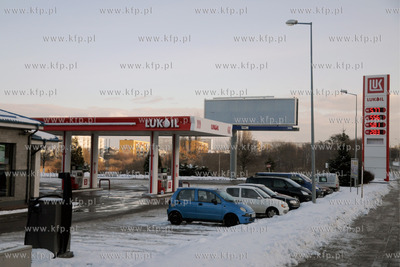 Stacja paliw LUKOIL  przy drodze krajowej nr 6 (ul....