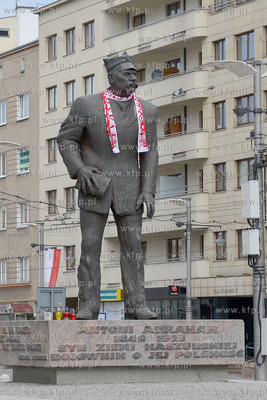 Od kilku dni Antoni Abraham z pomnika na Placu Kaszubskim...