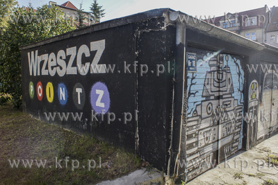 Graffiti na ul. Bohaterów Getta Warszawskiego w Górnym...
