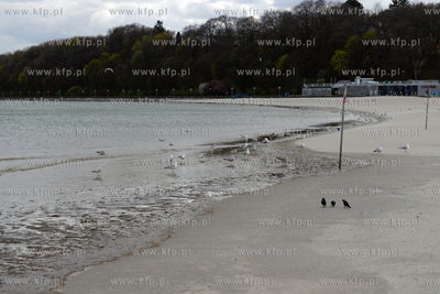 Gdynia w czasie epidemii koronawirusa COVID-19. Zamkniete...