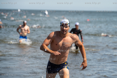 Wyścig pływacki dookoła mola w Sopocie. 20.07.2024....