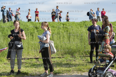 Gdańsk. Festiwal teatrów Ulicznych FETA. Always Drinking...