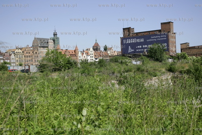 Zaniedbana i zarosnieta Wyspa Spichrzow w Gdansku....