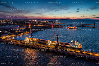 Port Północny, nabrzeże węglowe, statek City of...