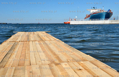 Do terminalu kontenerowego DCT w Gdansku zawinal statek...