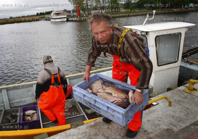 Zalew Wislany. Rybacy z Katow Rybackich Henryk Derkowski...