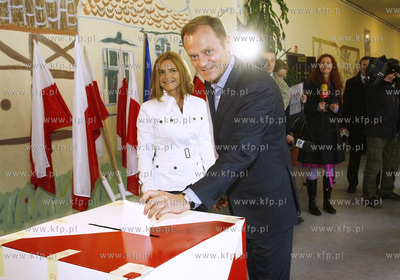 Sopot. Wybory do Europarlamentu. Glosuje Premier RP...